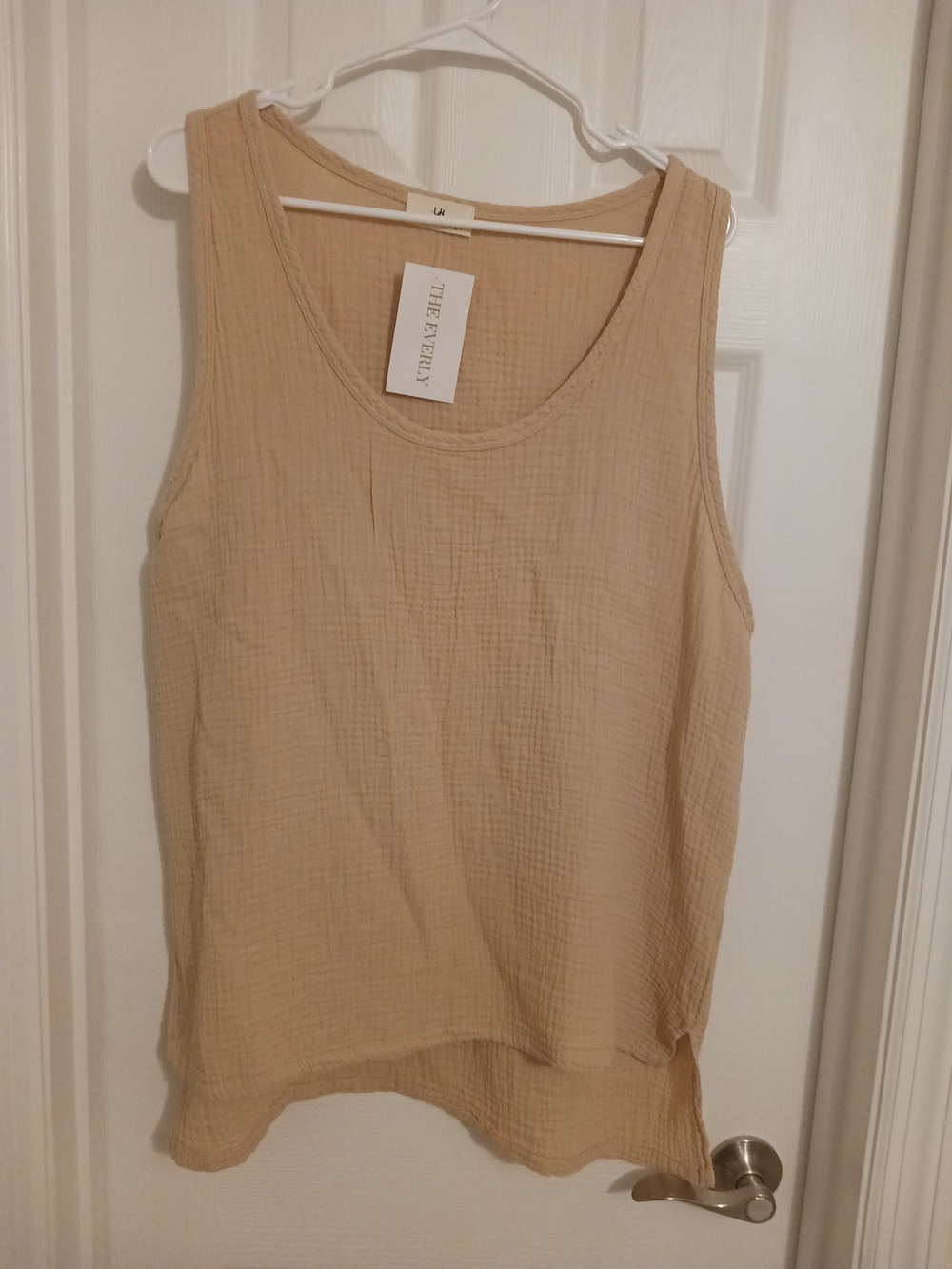 Urban Daizy Women's Pink- Blush Gauze Scoop Neck Tank Large